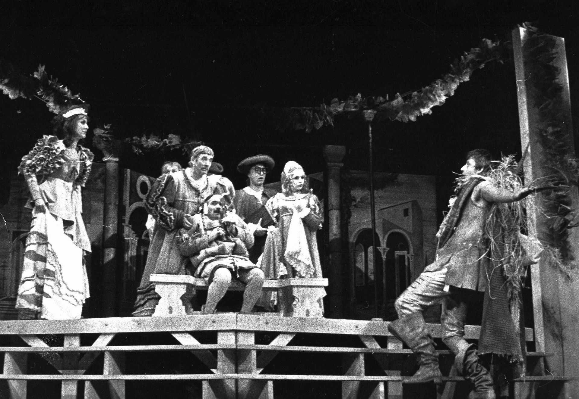 W. Shakespeare: Zkrocení zlé ženy. Miroslava Kolářová, Lubomír Vraspír, Jaroslav Kyncl, Kamil Pulec, Monika Horká a Ladislav Kolář